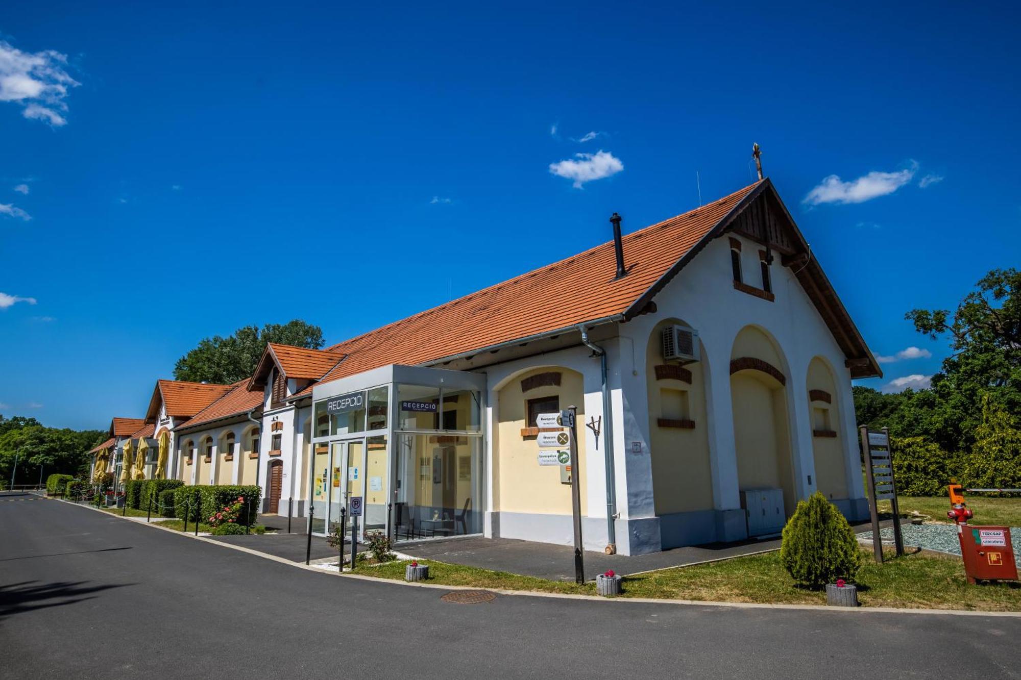 Hotel Vadkert Major à Sárvár Extérieur photo